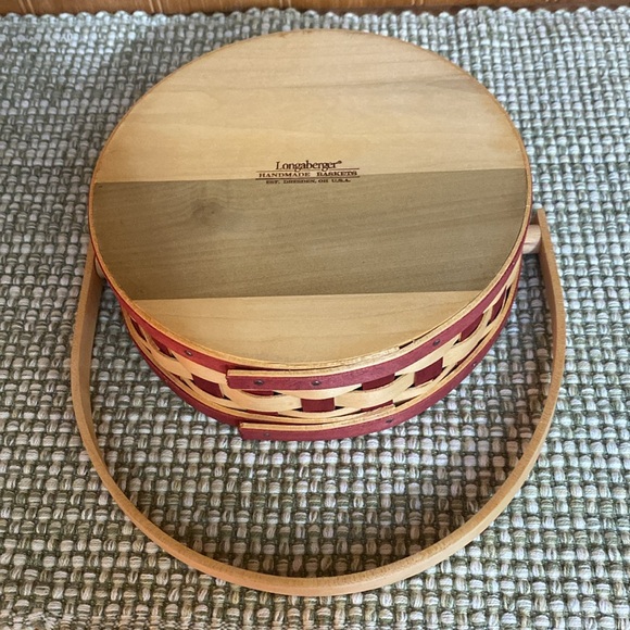 Longaberger 2006 Red/Natural Small Pie Basket w/Swing Handle - Picture 3 of 7
